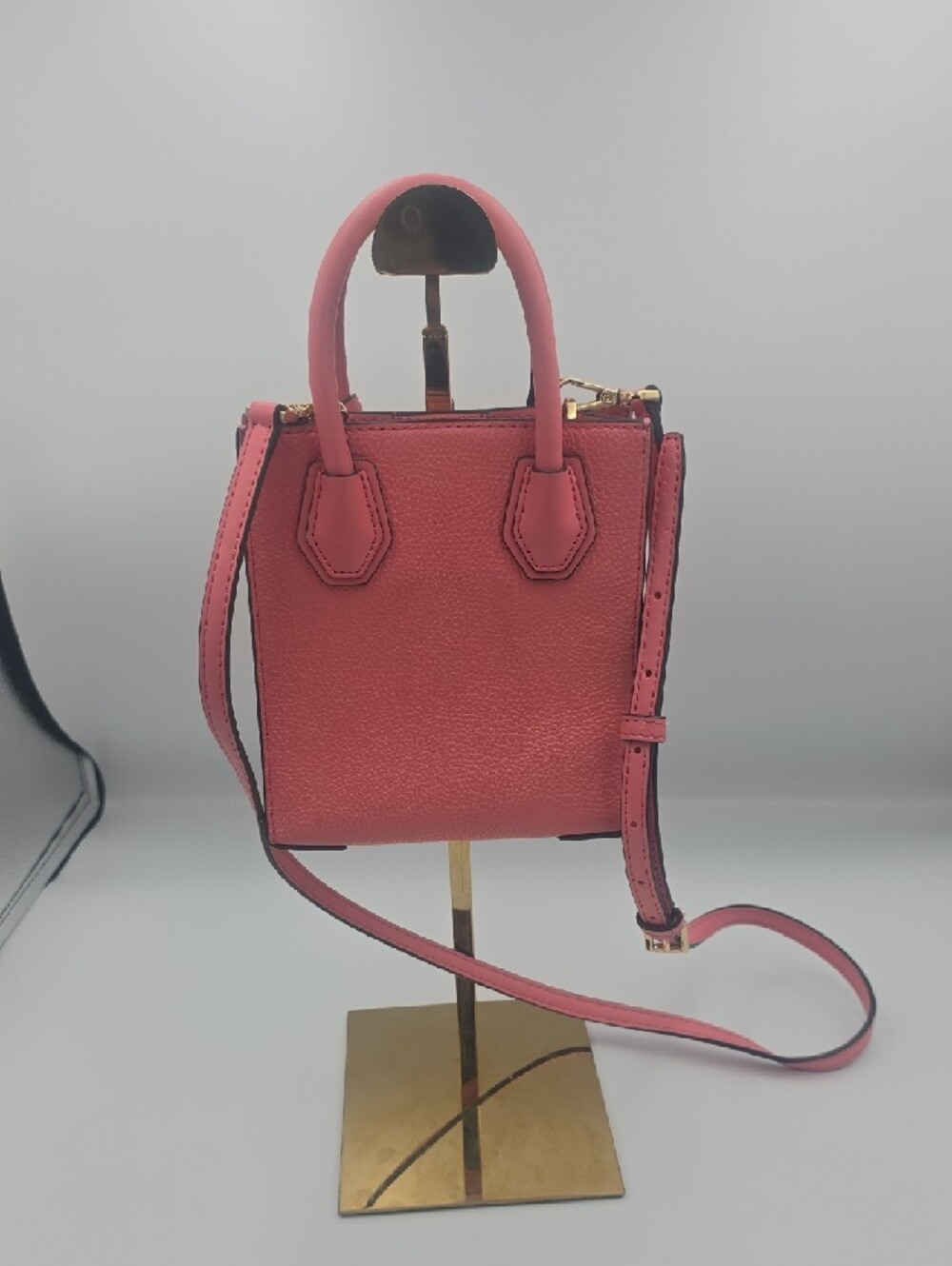 Michael Kors Pink Pebbled Leather Mini Crossbody/Phone Holder W/ Gold (NWOT)💖 - Picture 9 of 9
